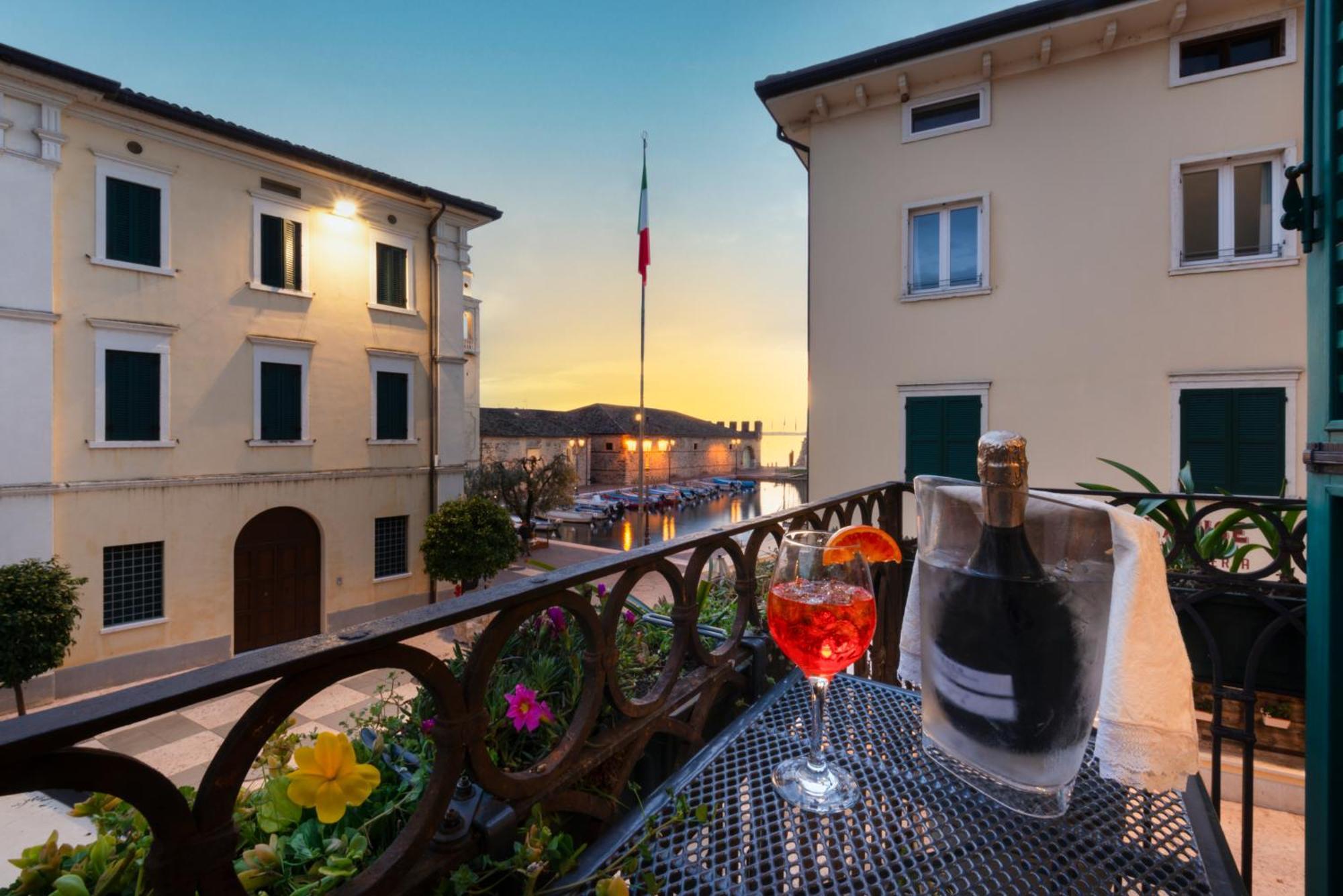 The Mansion Of Countess Rizzardi On Garda Lake Lazise Zewnętrze zdjęcie